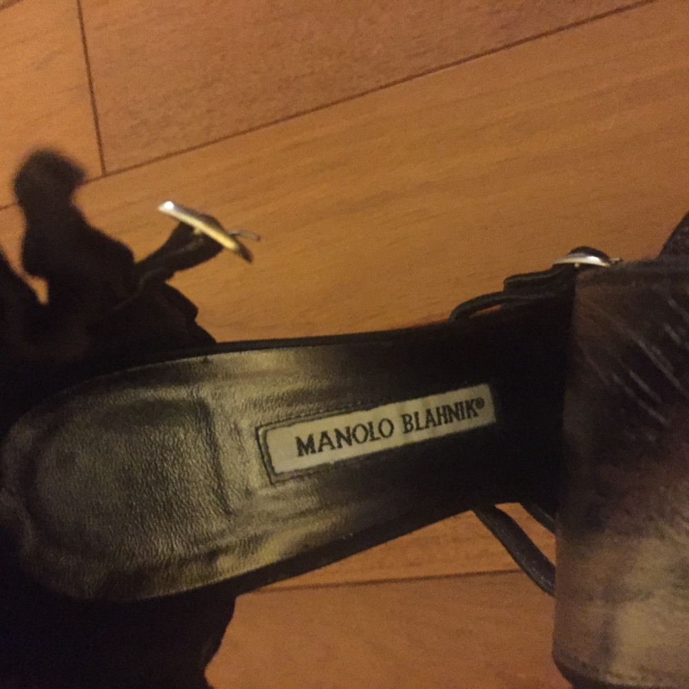 Authentic Manolo Blahnik Ruffled Pumps - Picture 8 of 10